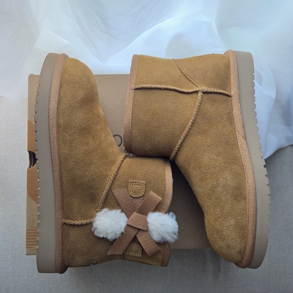 Women's Koolaburra by Ugg Victoria Mini Winter Boot. - Picture 2 of 9